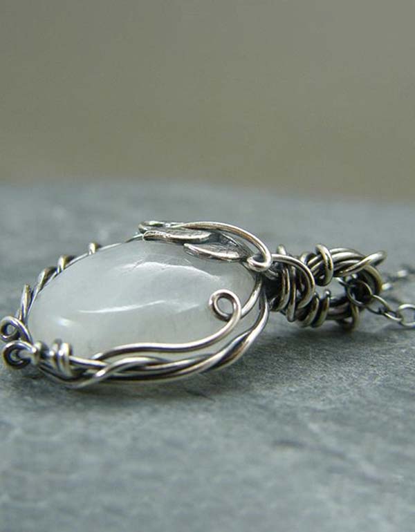 Retro Winding Moonstone Necklace