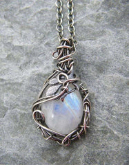 Retro Winding Moonstone Necklace