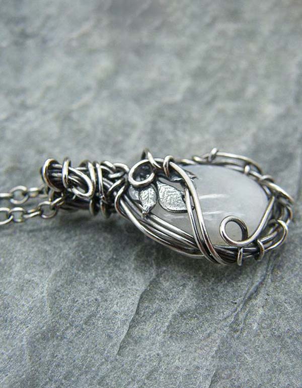 Retro Winding Moonstone Necklace