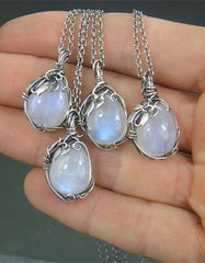 Retro Winding Moonstone Necklace